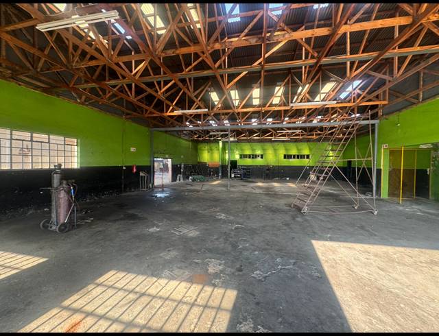 1,300M² WAREHOUSE TO LET IN HERMANSTAD